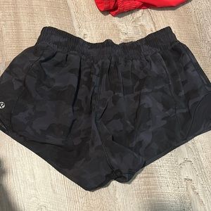 Camo lululemon hotty hot shorts 2.5